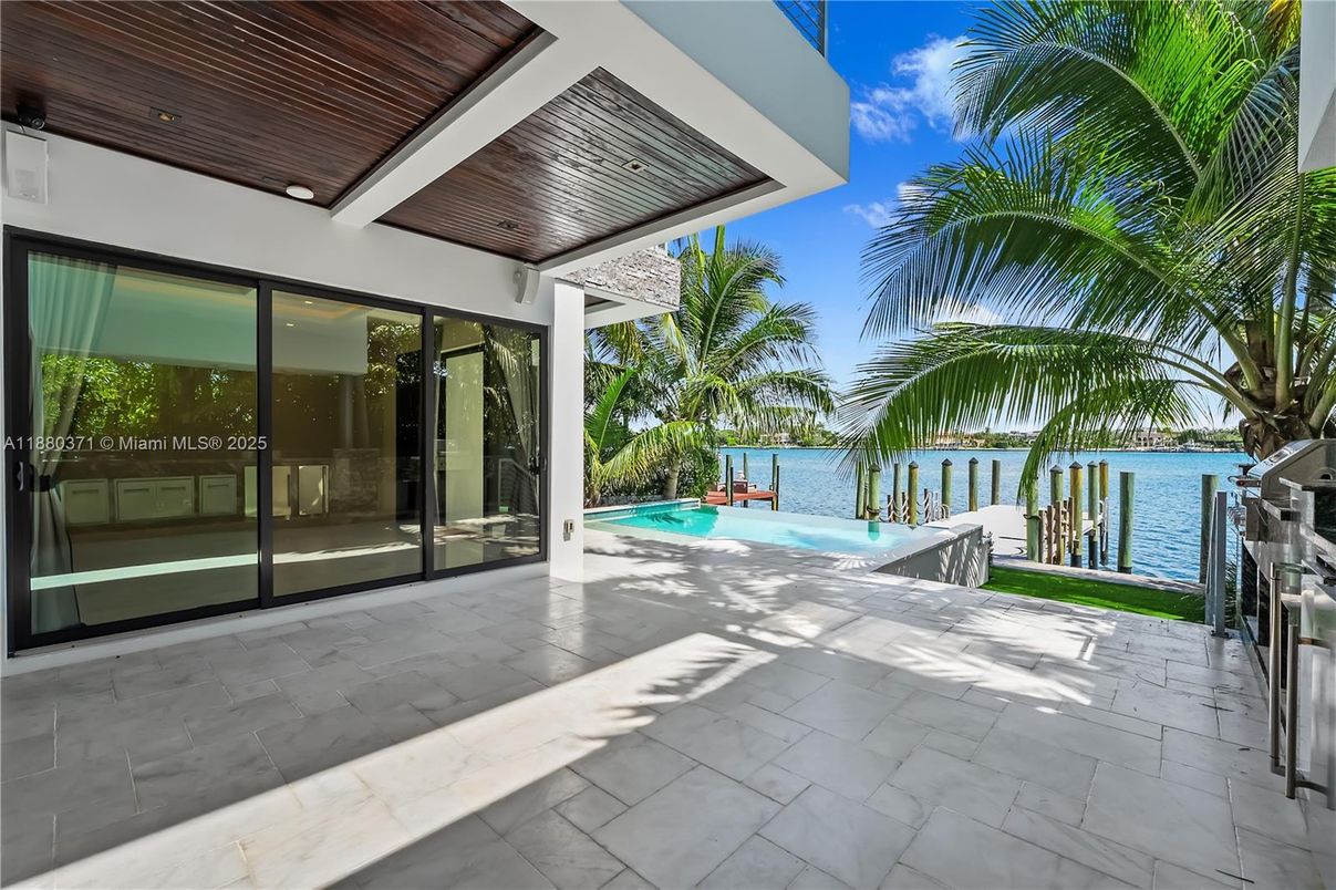 Exterior, Pool, Water