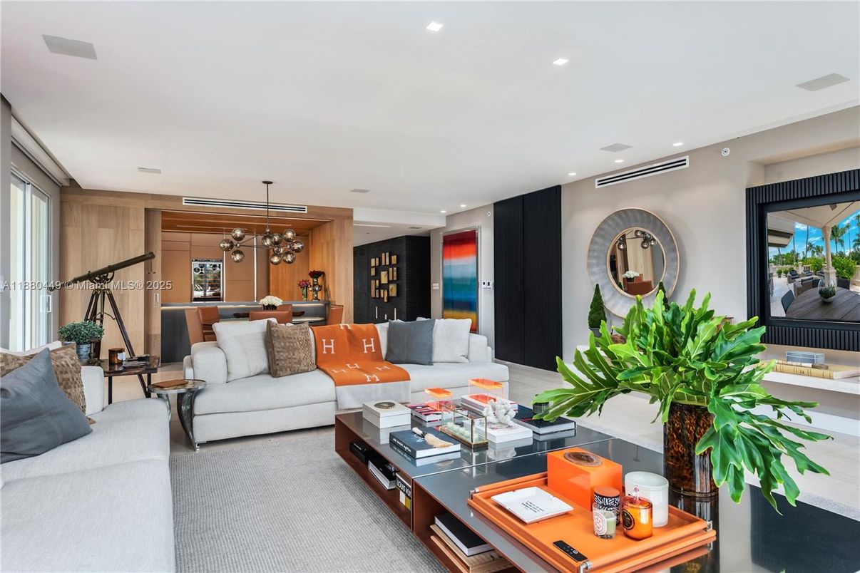 Dining room, Interior, Living room, Pendant Lights, Recessed Lighting