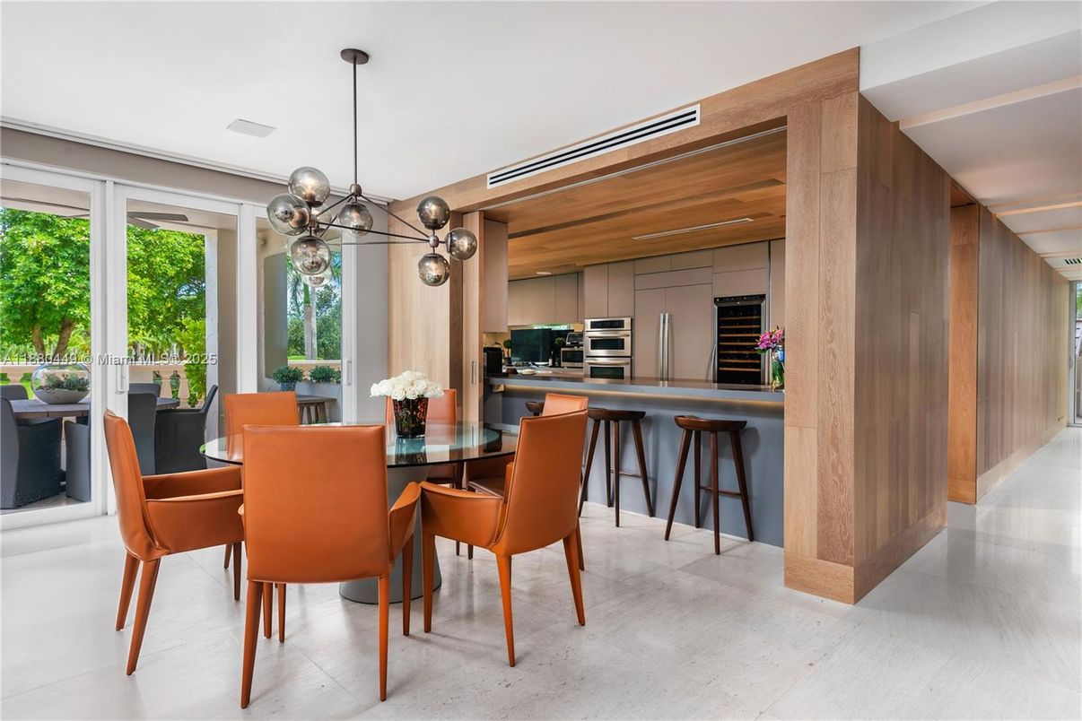 Dining room, Interior, Kitchen, Pendant Lights, Stainless Steel Appliances