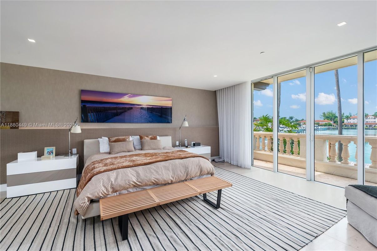 Bedroom, Interior, Recessed Lighting, Water