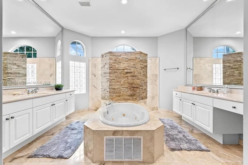 Bathroom, Dual Sink Vanities, Interior, Recessed Lighting
