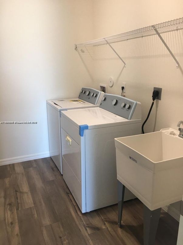 Interior, Washer, Wood Texture Flooring