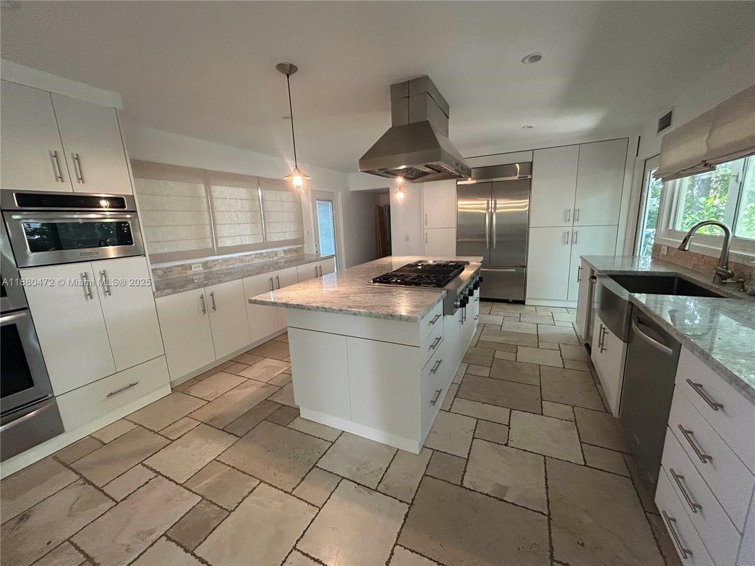 Interior, Kitchen, Pendant Lights, Recessed Lighting, Stainless Steel Appliances