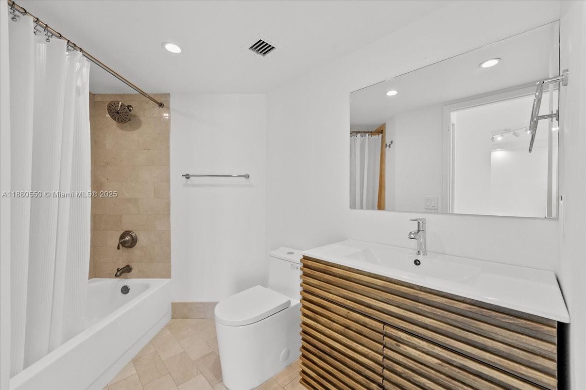 Bathroom, Interior, Recessed Lighting