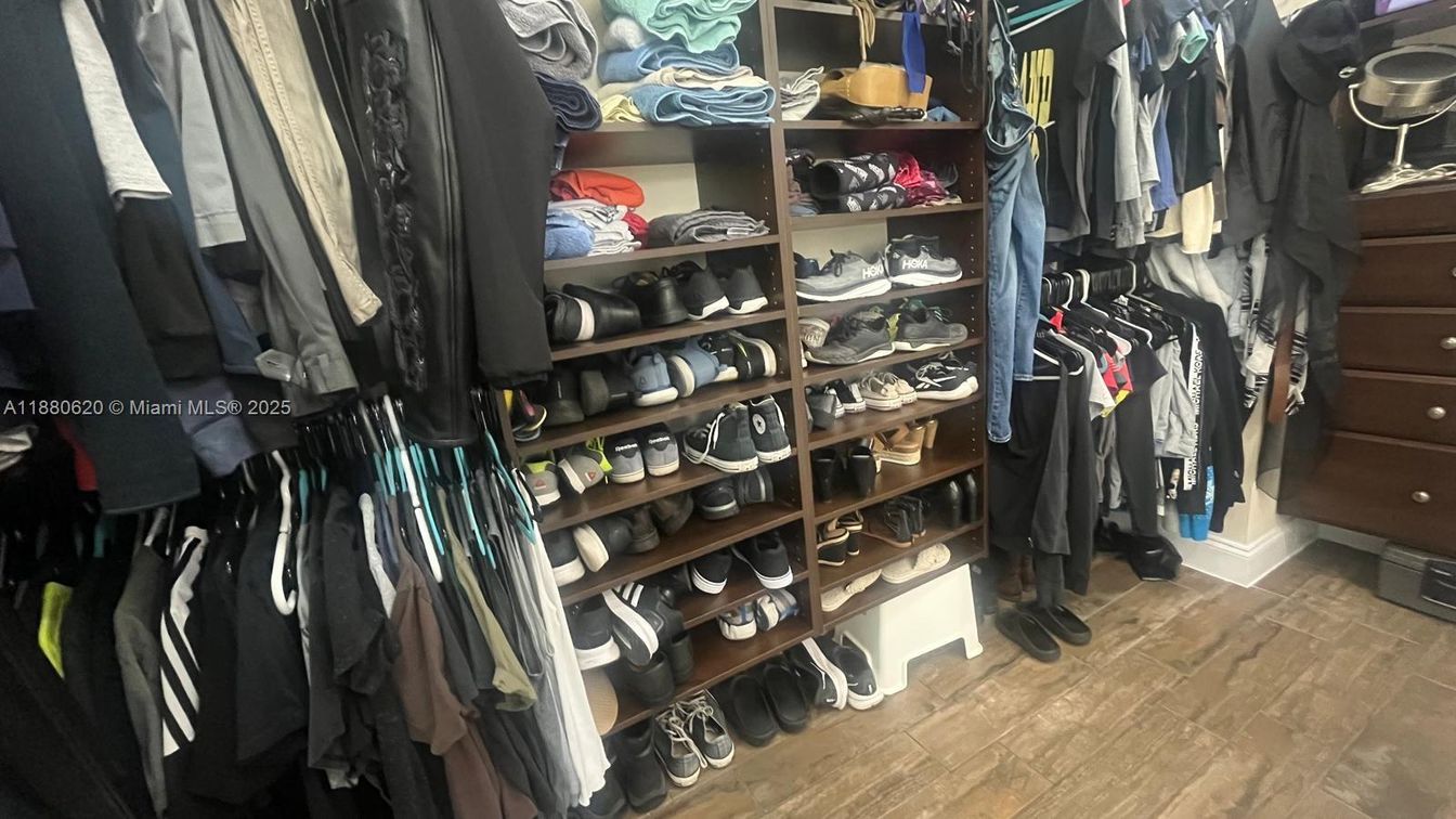 Interior, Walk-in Closets, Wood Texture Flooring