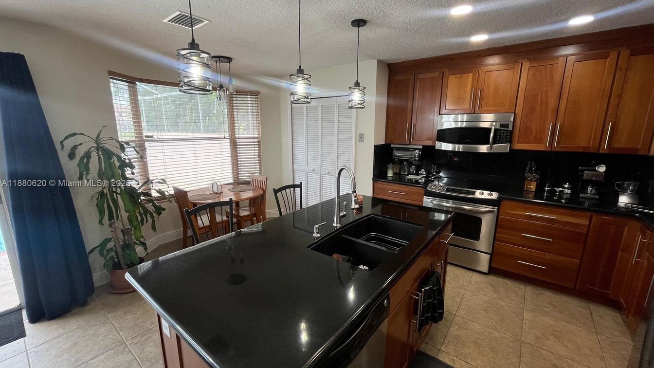 Dining room, Interior, Kitchen, Pendant Lights, Recessed Lighting, Stainless Steel Appliances