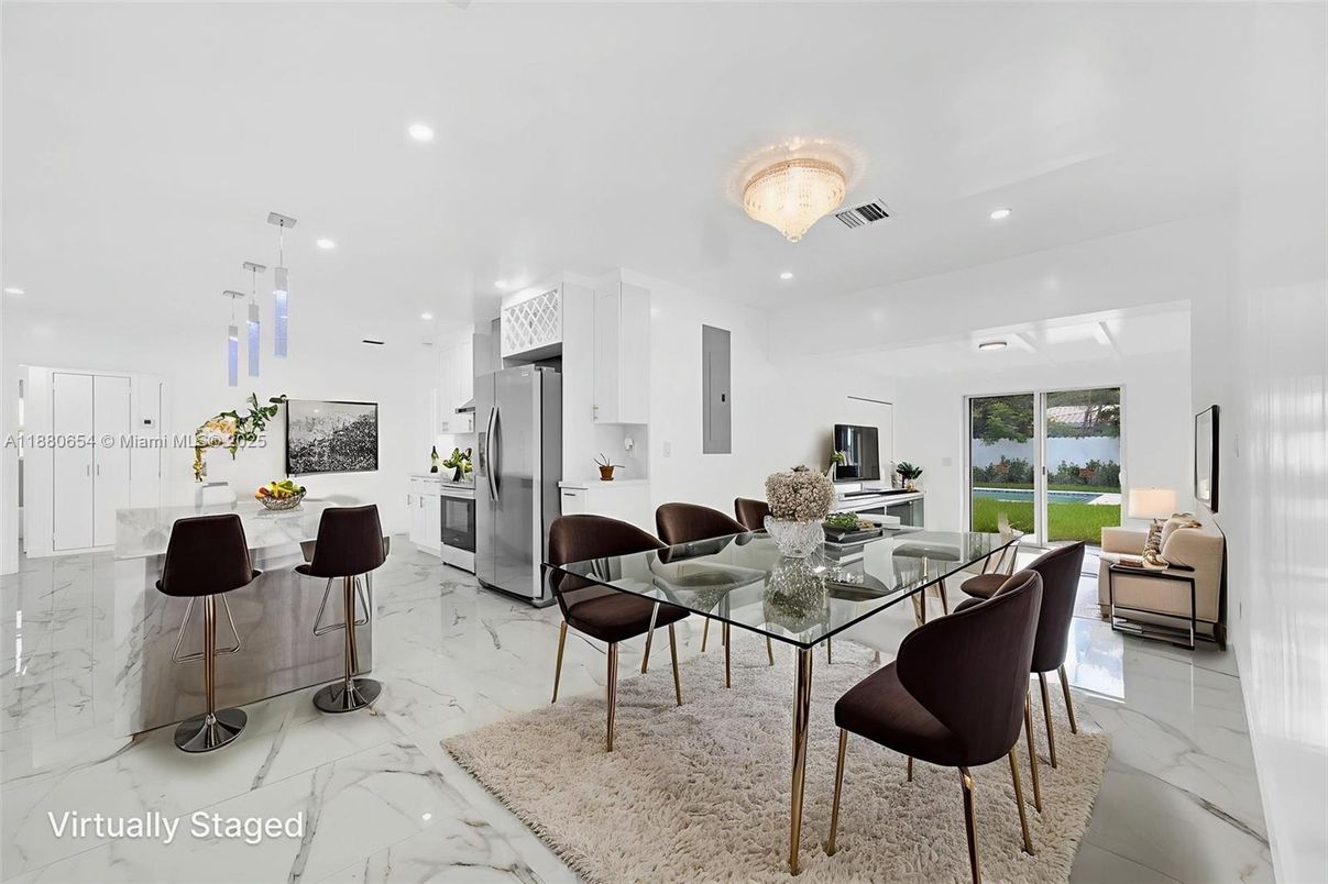 Chandelier, Dining room, Interior, Kitchen, Marble, Pendant Lights, Recessed Lighting, Stainless Steel Appliances