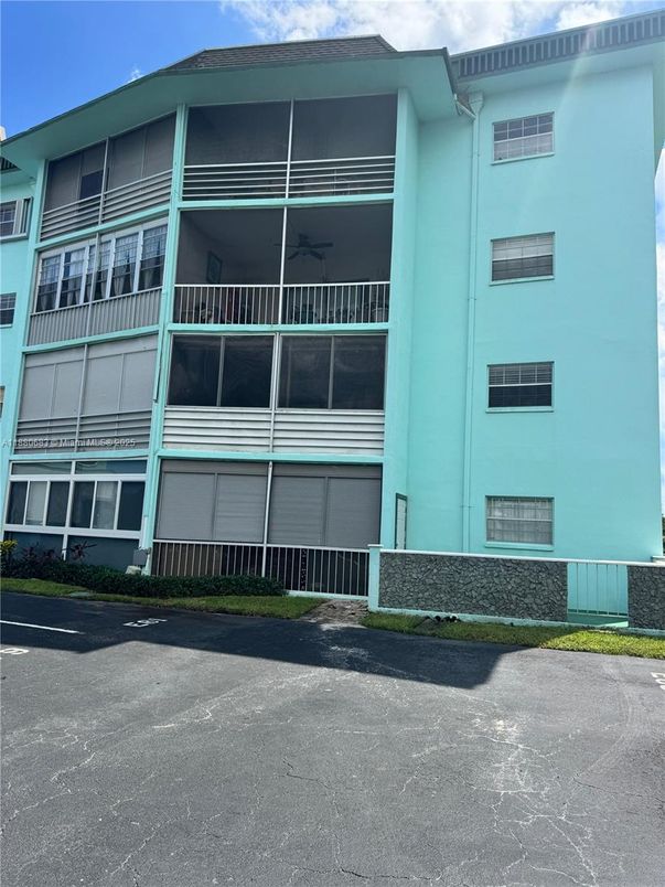 Exterior, Facade, Condo Building