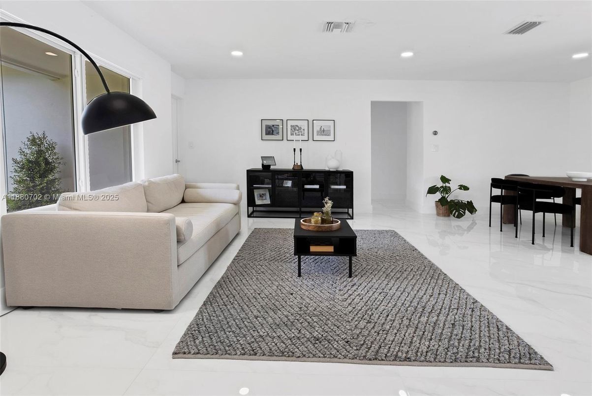Dining room, Interior, Living room, Marble, Recessed Lighting