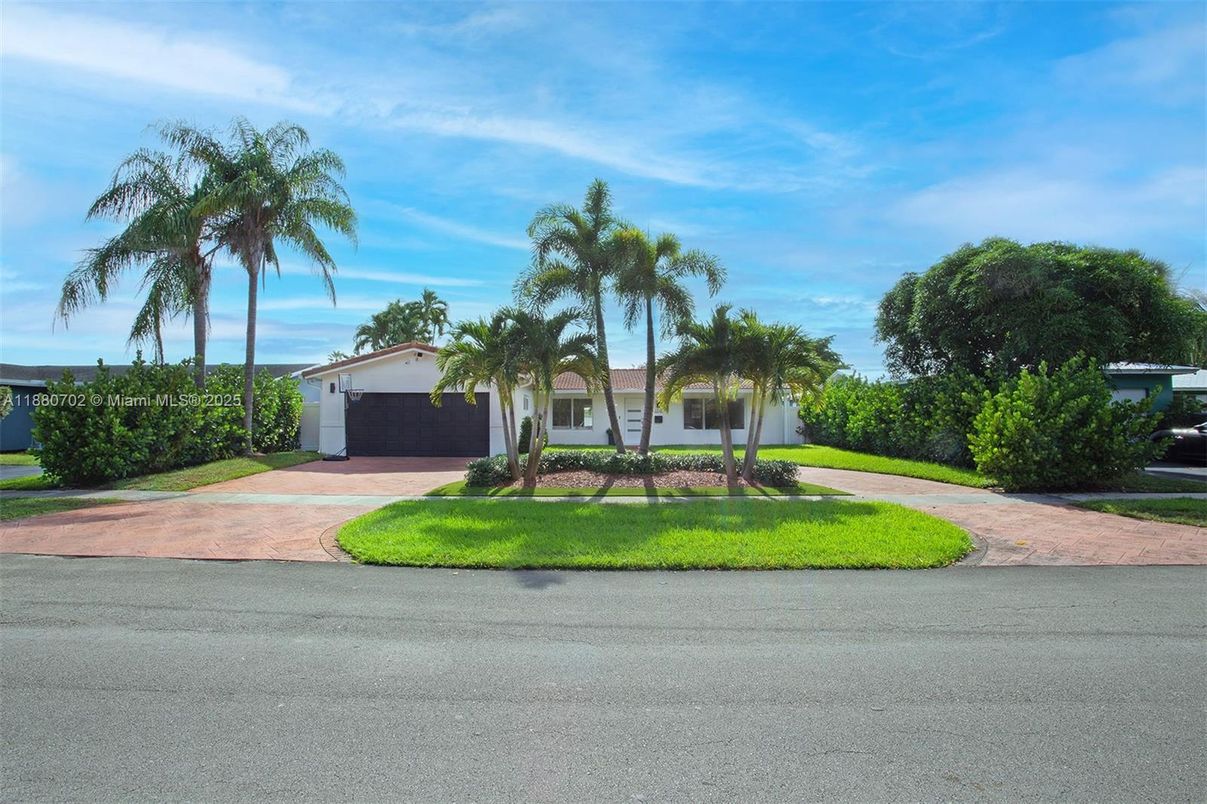 Attached, Exterior, Facade, None