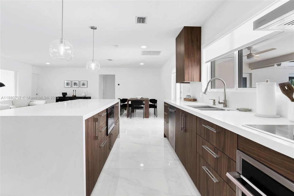 Dining room, Interior, Kitchen, Marble, Pendant Lights, Recessed Lighting