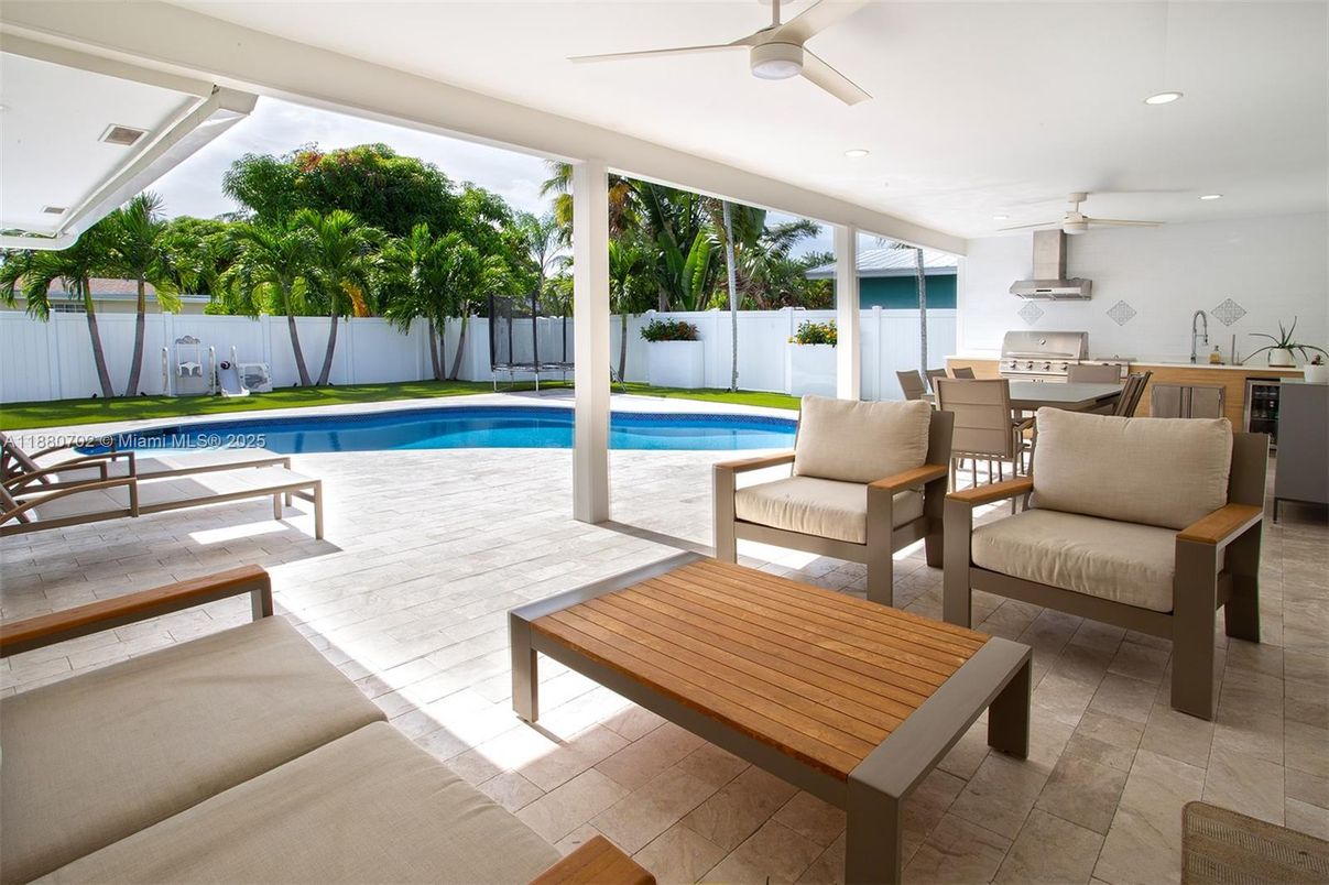 Exterior, Outdoor Kitchen, Pool