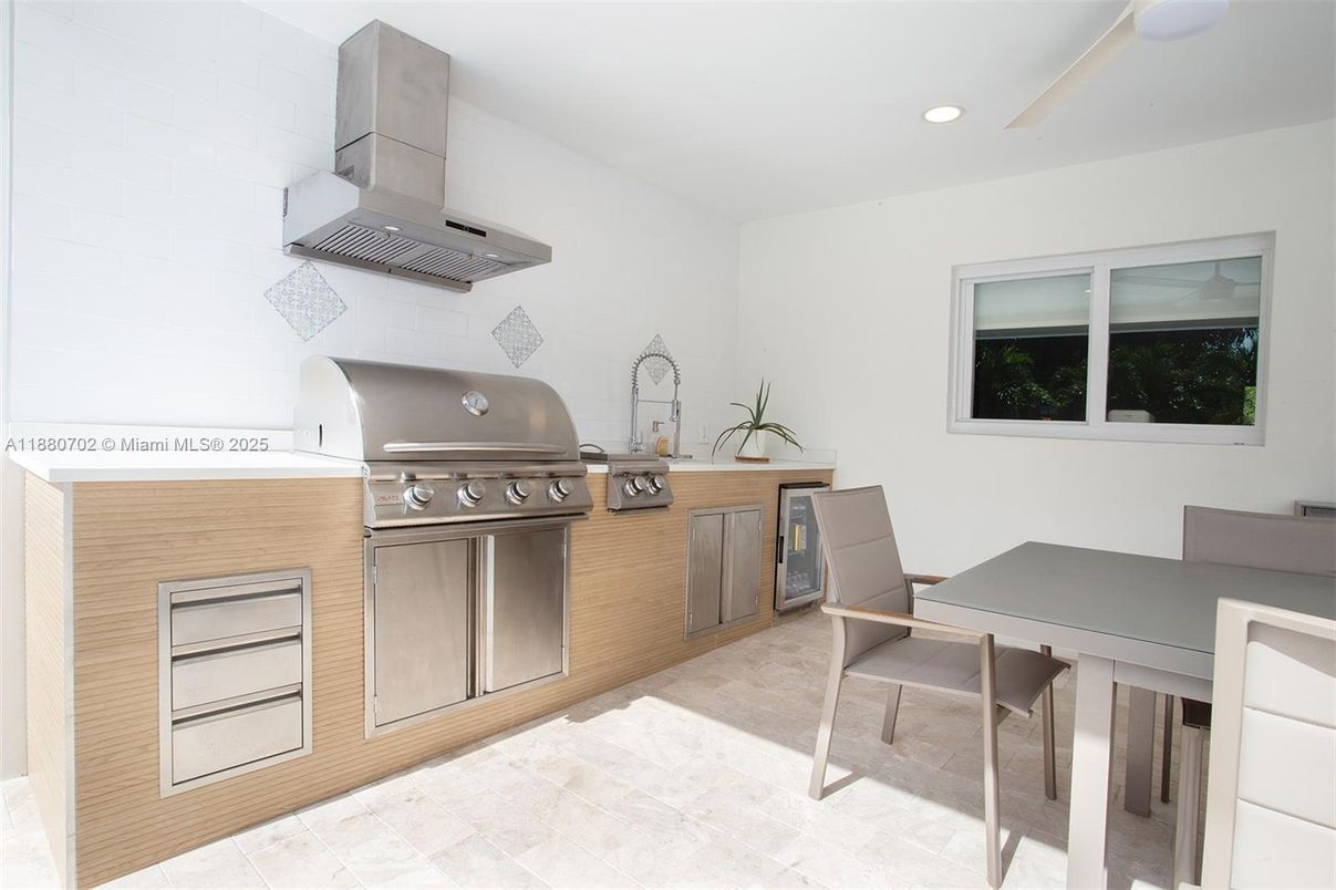 Dining room, Interior, Recessed Lighting