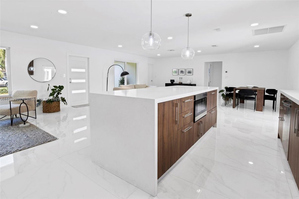Dining room, Interior, Kitchen, Marble, Pendant Lights, Recessed Lighting