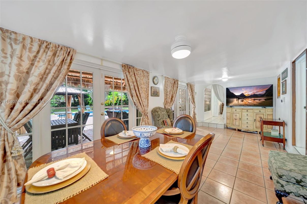 Dining room, Interior