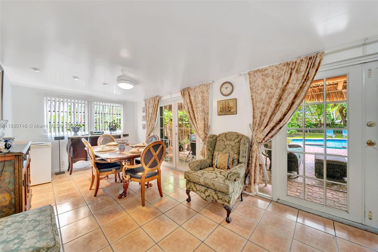 Dining room, Interior