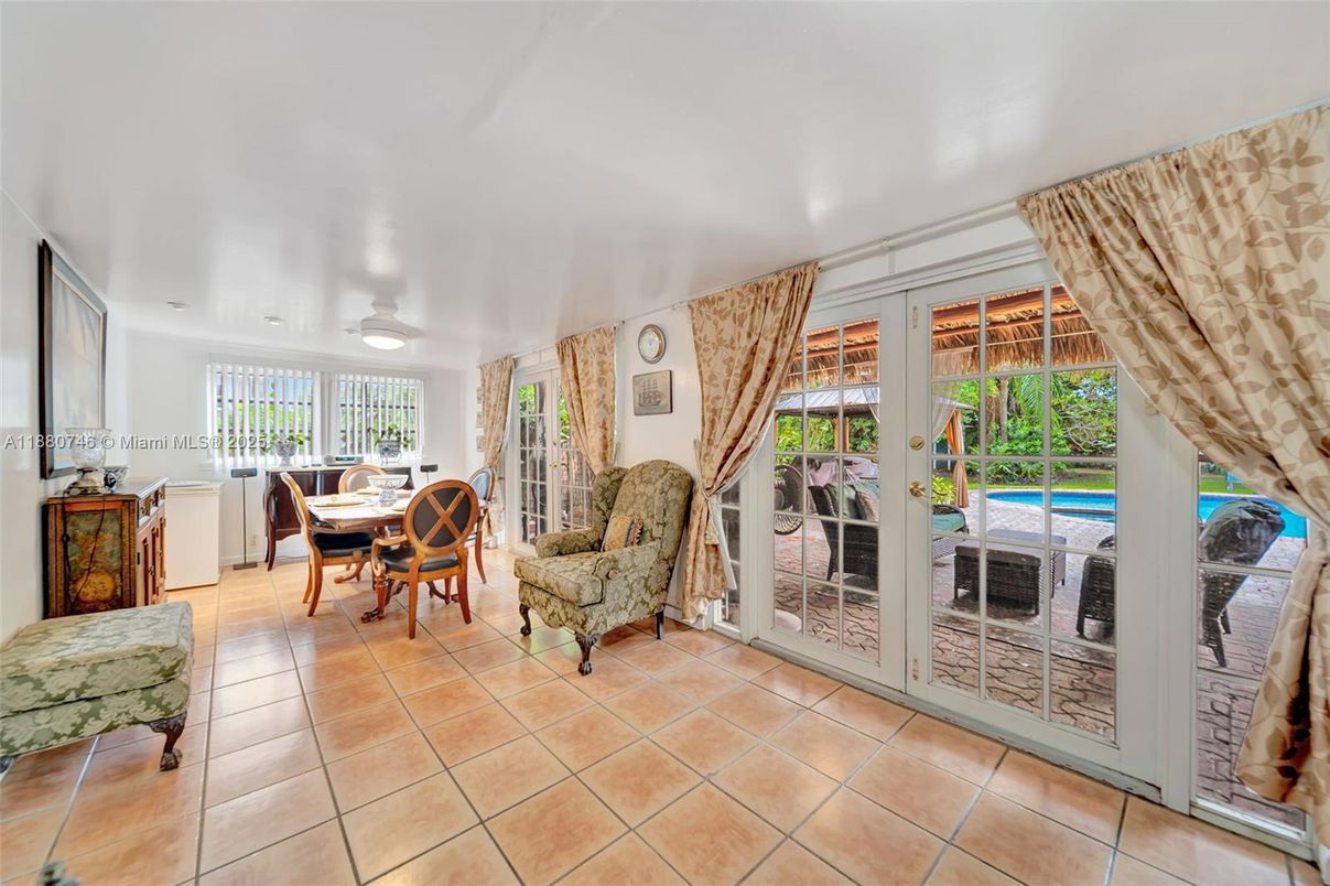 Dining room, Interior