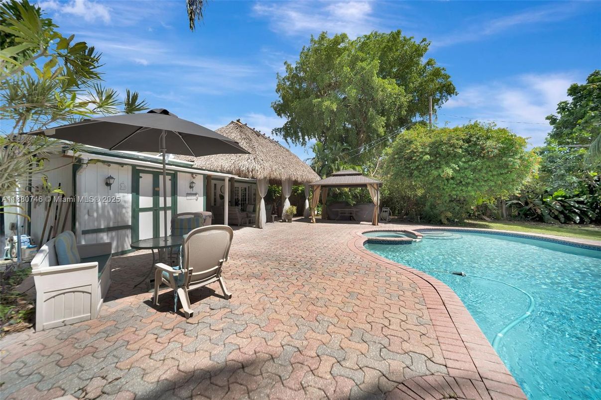 Exterior, Pool