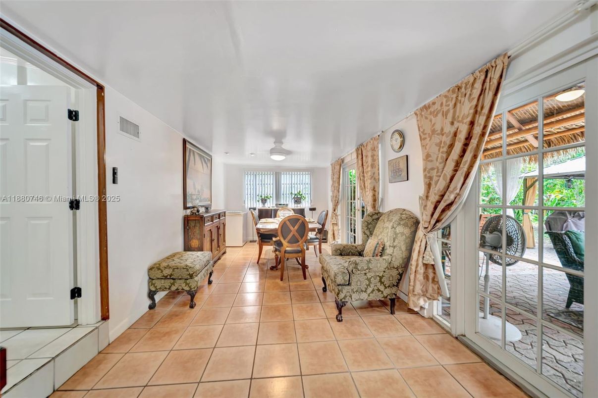 Dining room, Interior