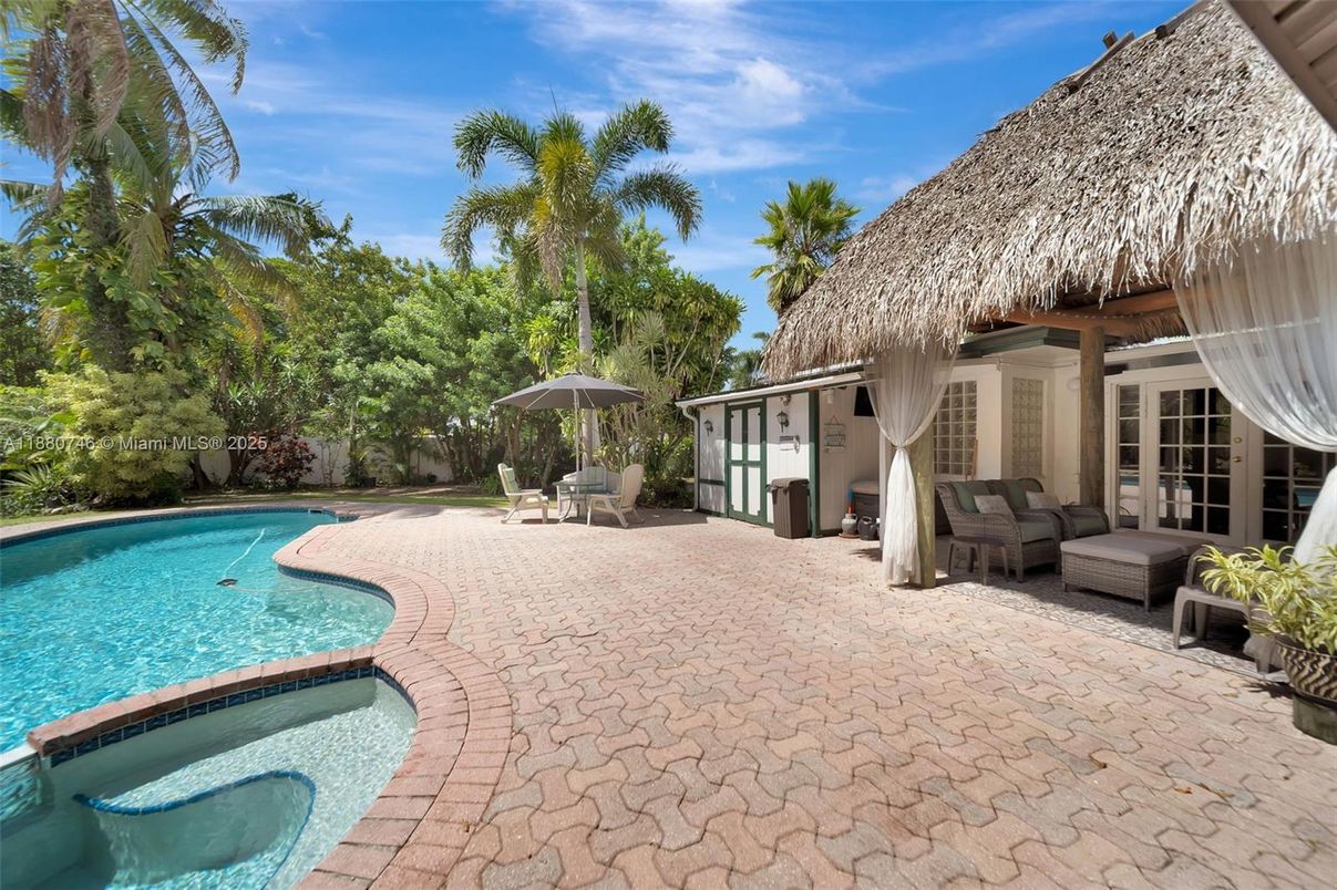 Exterior, Pool