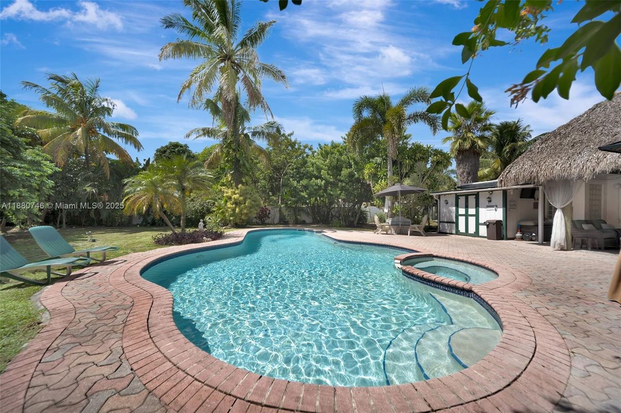 Exterior, Pool