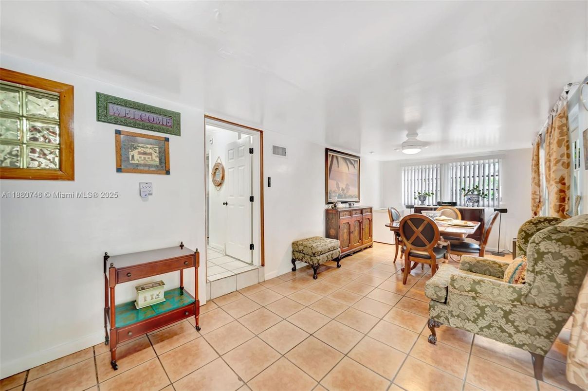 Dining room, Interior
