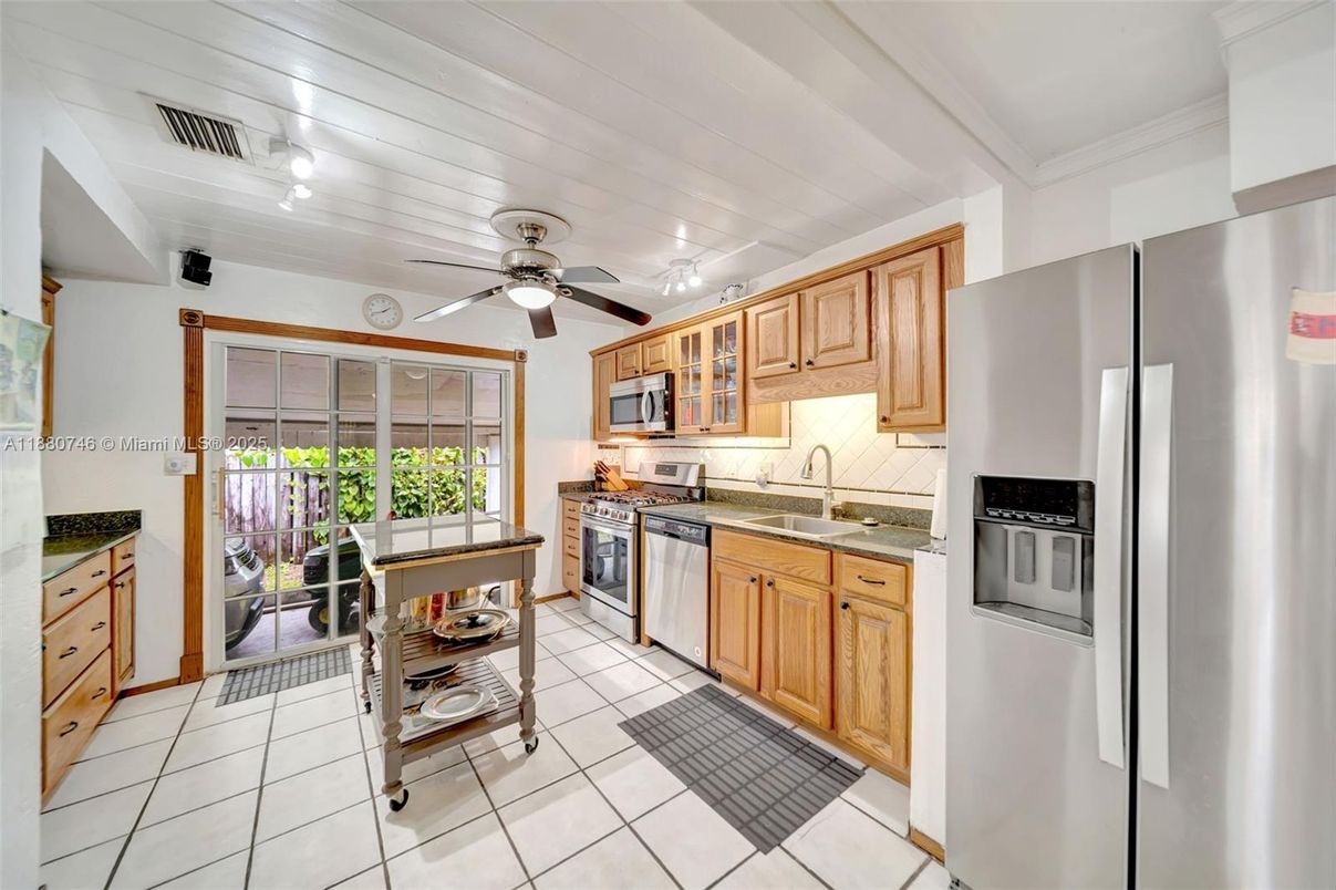 Dining room, Interior, Kitchen, Stainless Steel Appliances