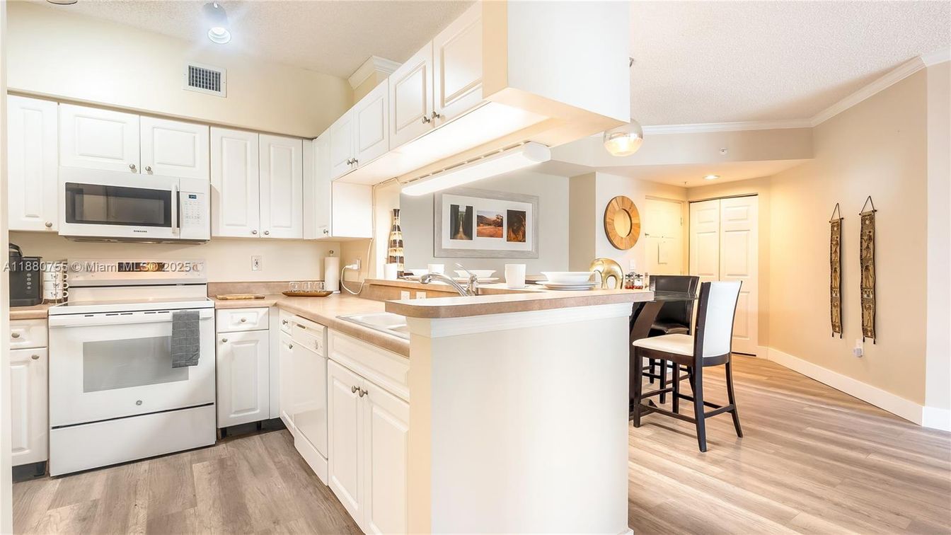 Dining room, Interior, Kitchen, Living room, Recessed Lighting, Wood Texture Flooring