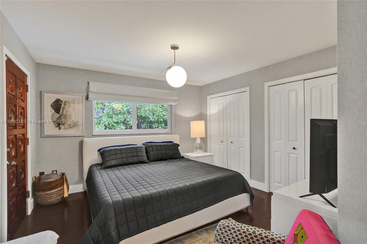 Bedroom, Interior, Pendant Lights, Wood Texture Flooring