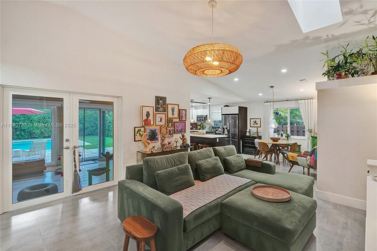 Dining room, Interior, Living room, Pendant Lights, Recessed Lighting