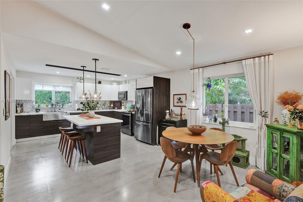 Dining room, Interior, Kitchen, Pendant Lights, Recessed Lighting, Stainless Steel Appliances