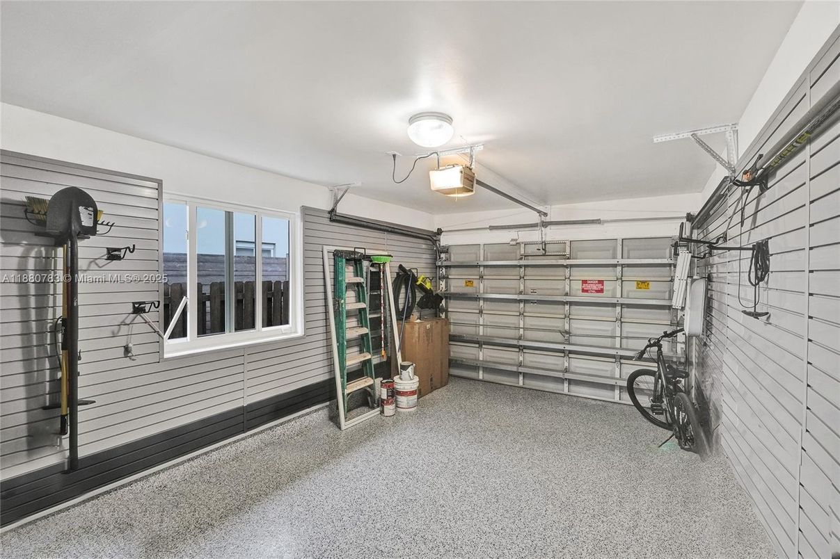 Garage, Interior