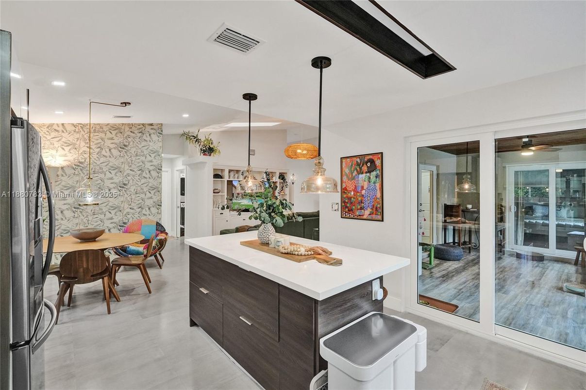 Dining room, Interior, Pendant Lights, Recessed Lighting