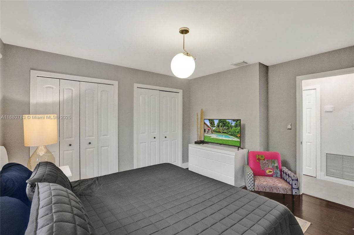 Bedroom, Interior, Pendant Lights, Wood Texture Flooring