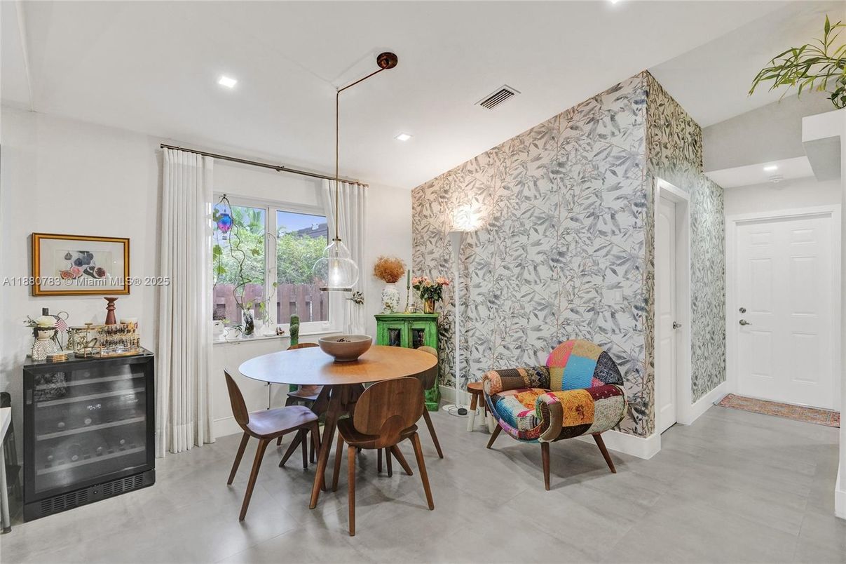 Dining room, Interior, Pendant Lights, Recessed Lighting