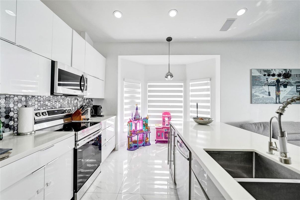 Interior, Kitchen, Pendant Lights, Recessed Lighting, Stainless Steel Appliances