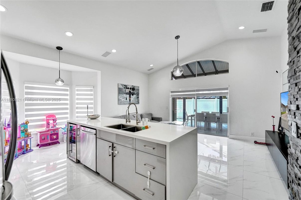 Dining room, Interior, Kitchen, Marble, Pendant Lights, Recessed Lighting, Stainless Steel Appliances, Water
