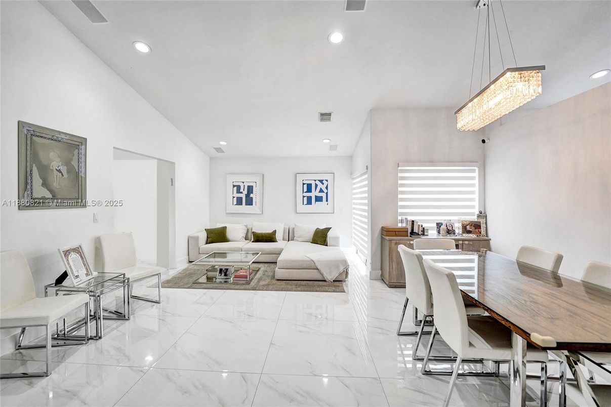 Chandelier, Dining room, Interior, Living room, Marble, Pendant Lights, Recessed Lighting