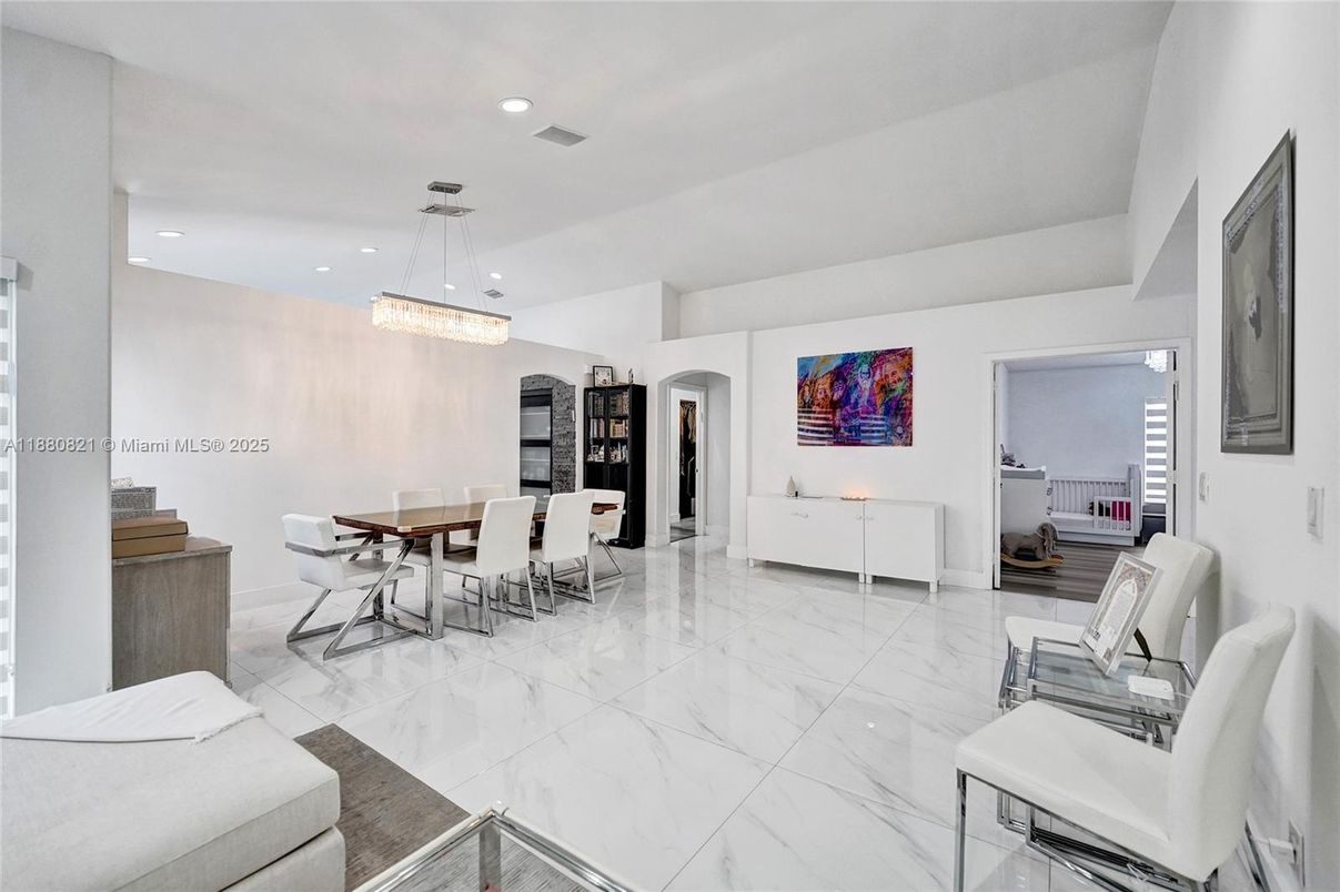 Chandelier, Dining room, Interior, Living room, Marble, Pendant Lights, Recessed Lighting