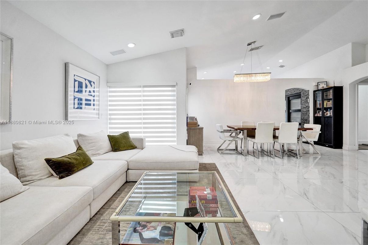 Chandelier, Dining room, Interior, Living room, Marble, Pendant Lights, Recessed Lighting