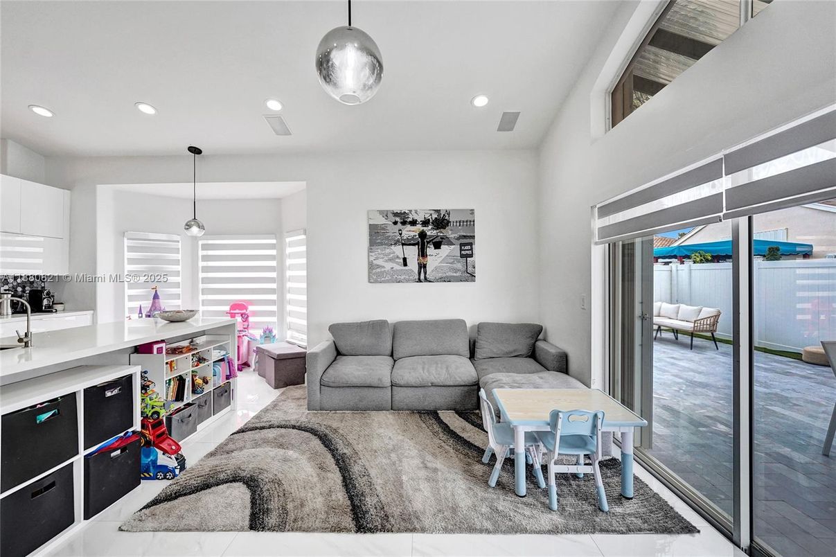 Dining room, Interior, Living room, Pendant Lights, Recessed Lighting