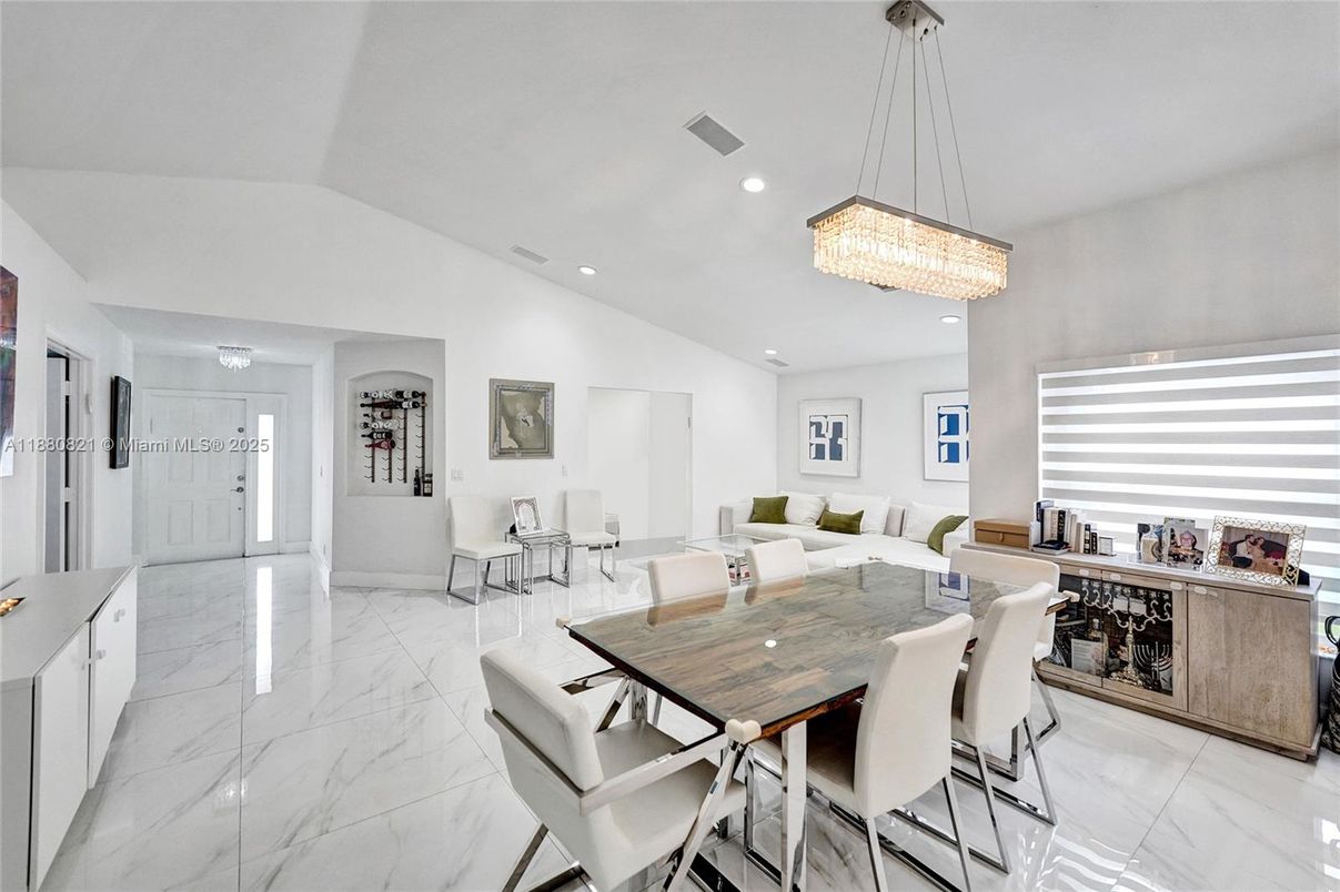 Chandelier, Dining room, Interior, Living room, Marble, Recessed Lighting