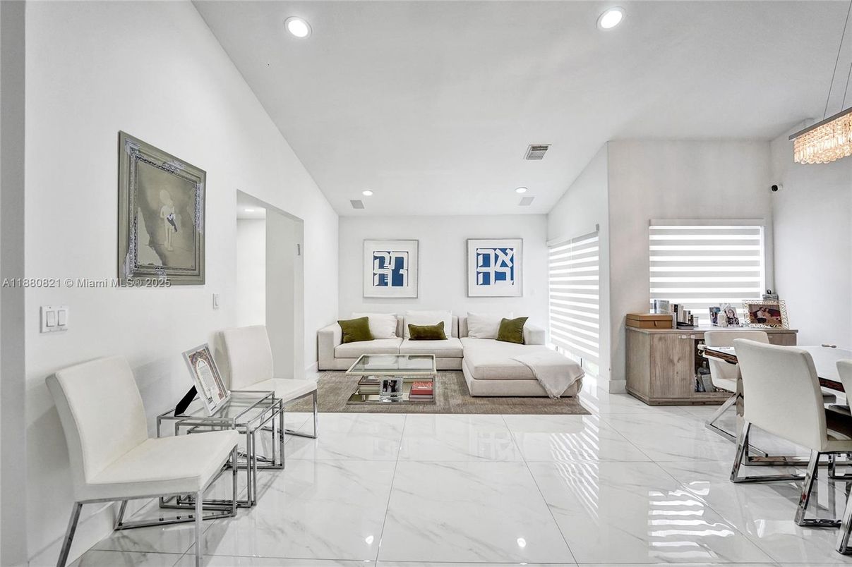 Chandelier, Dining room, Interior, Living room, Marble, Recessed Lighting