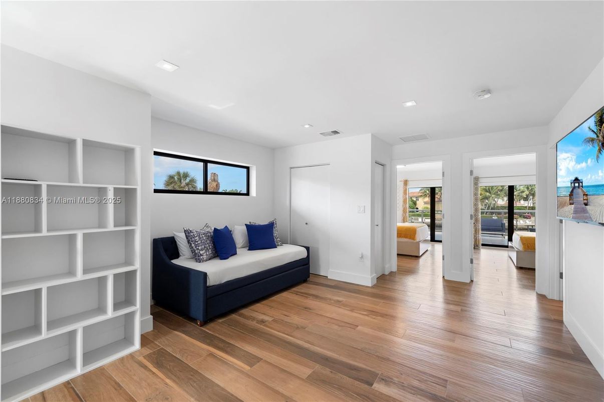 Interior, Recessed Lighting, Water, Wood Texture Flooring