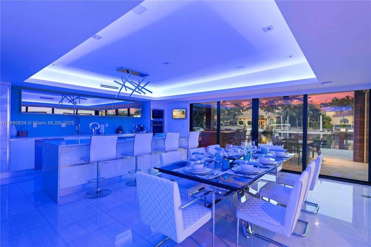 Dining room, Interior, Pendant Lights, Recessed Lighting
