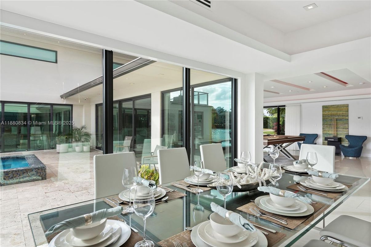 Dining room, Interior, Recessed Lighting
