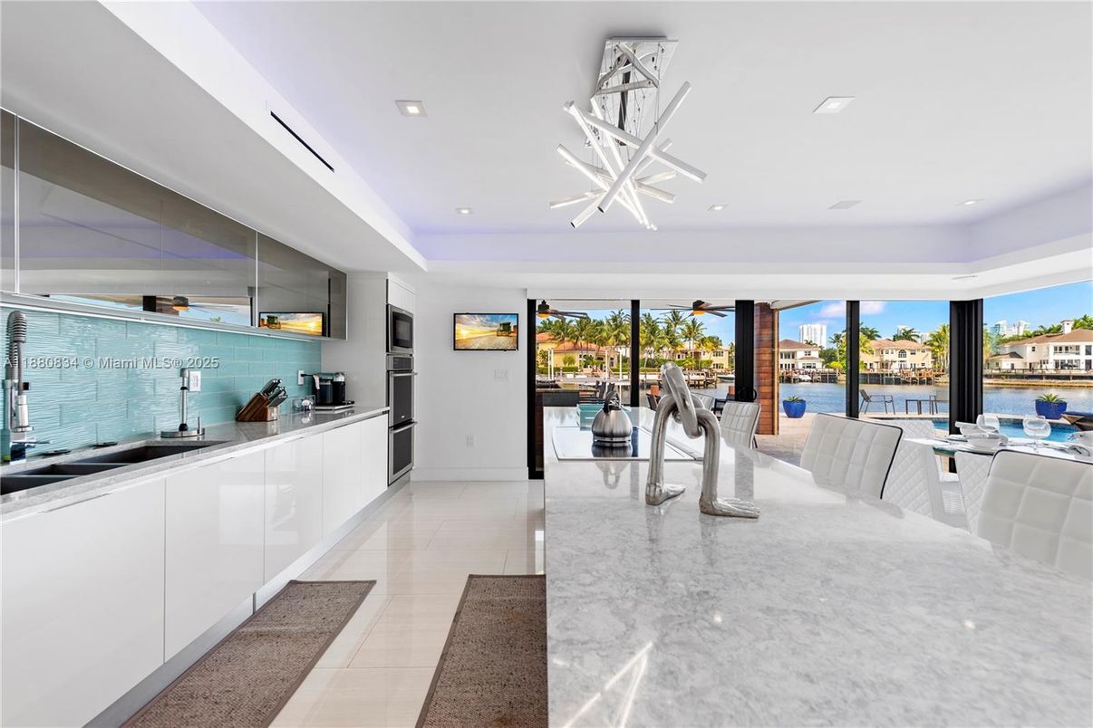 Dining room, Interior, Kitchen, Pendant Lights, Recessed Lighting, Water