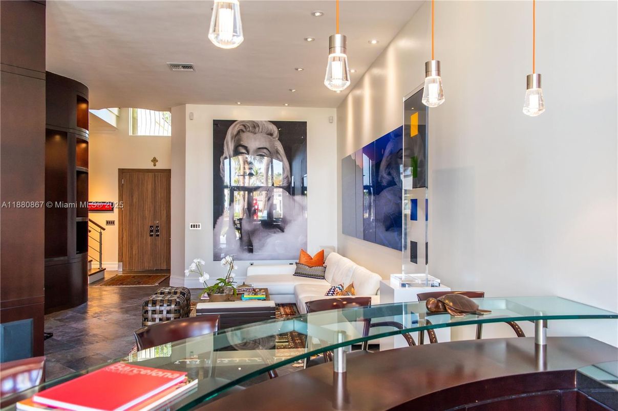 Dining room, Interior, Living room, Pendant Lights, Recessed Lighting