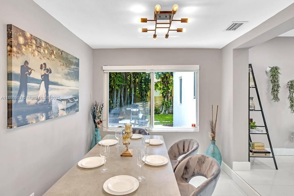 Dining room, Interior
