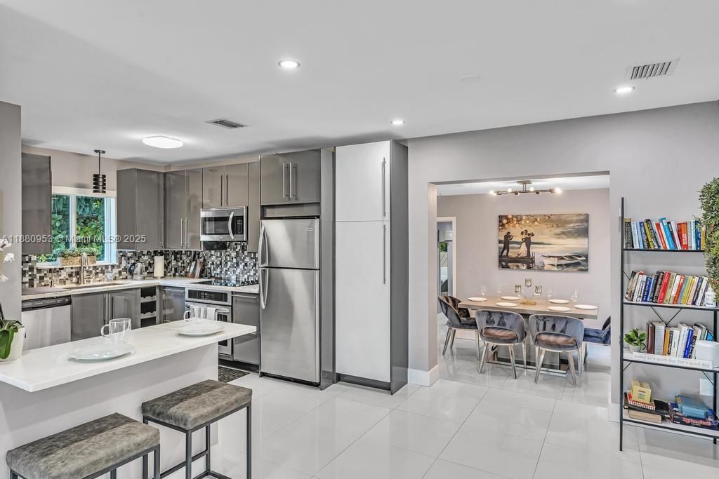 Dining room, Interior, Kitchen, Recessed Lighting, Stainless Steel Appliances